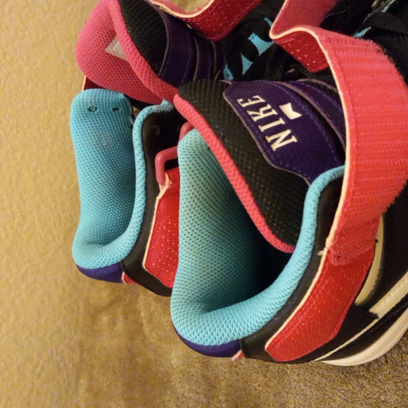 Nike (6) - Picture 9 of 10